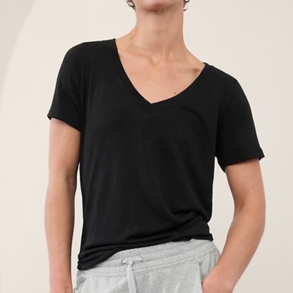 EUC Black Athleta Breezy Scoop V Tee